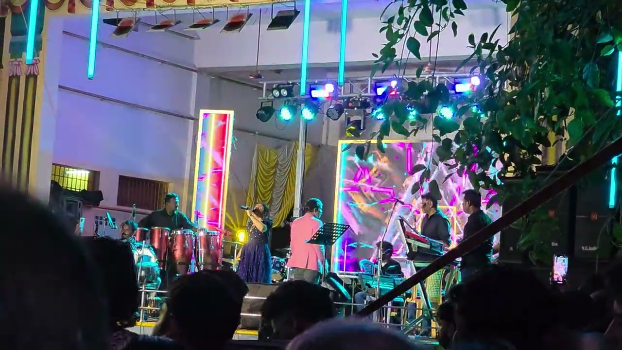 Vijaylekshmi singing  song 