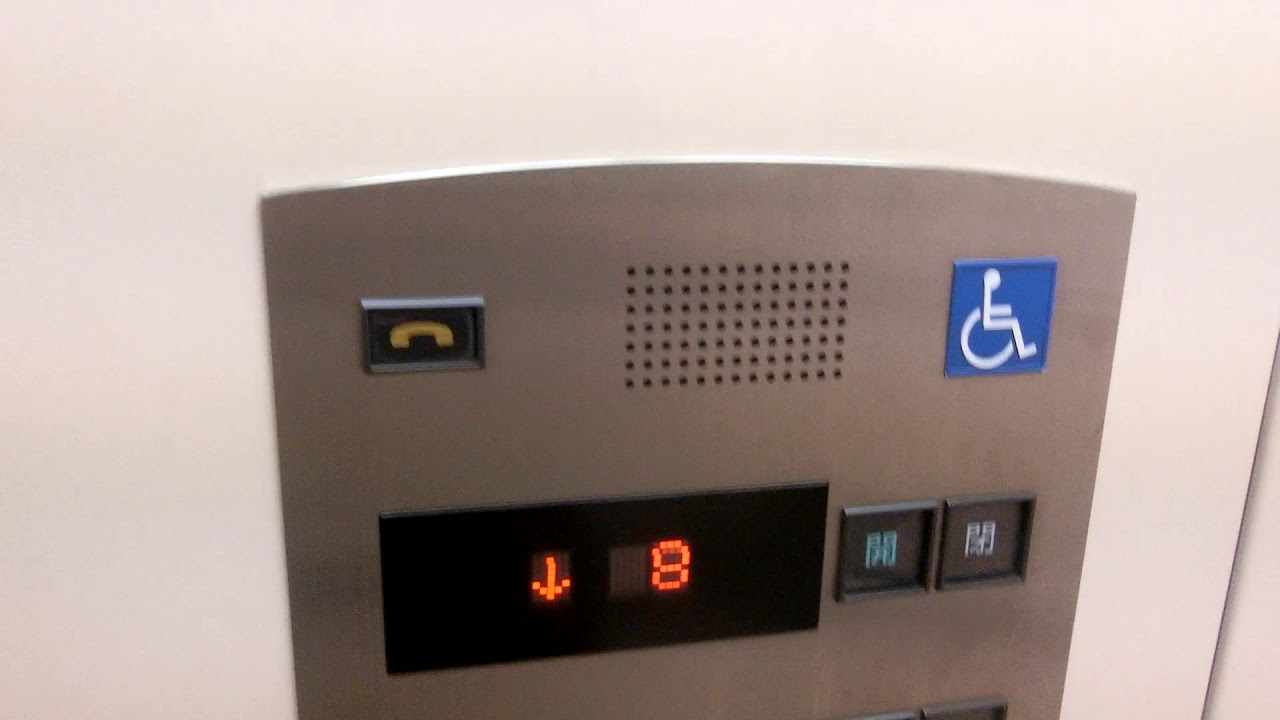 大丸心斎橋店南館のエレベーター（右側）