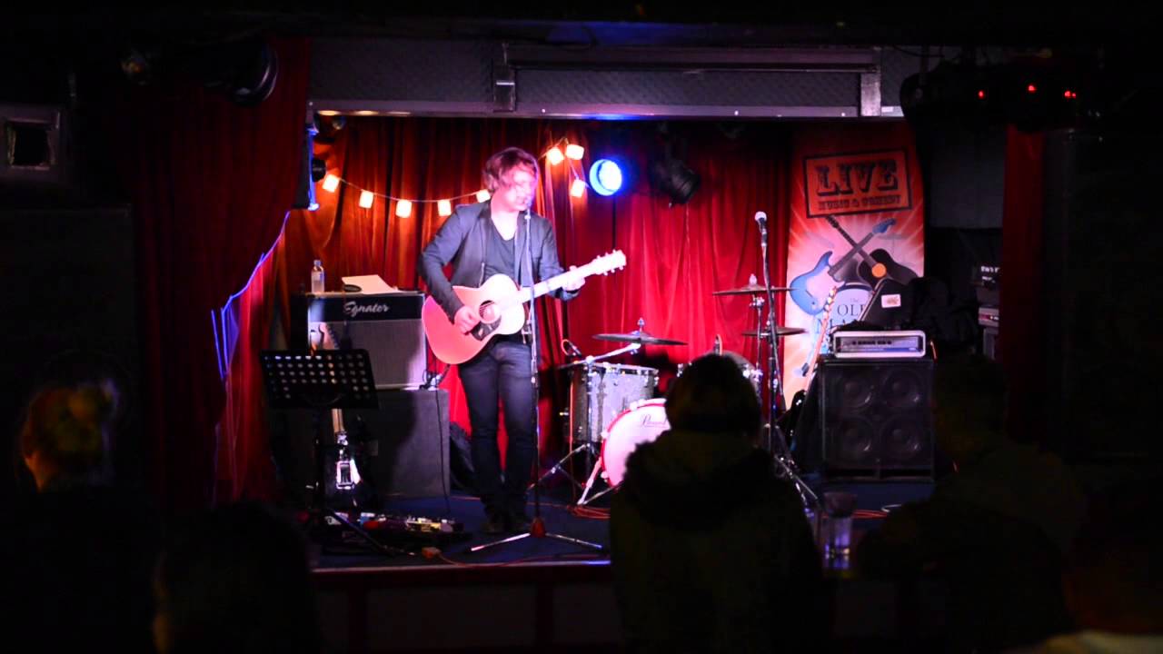 Hey Shopkeeper - Luke Lukess ( Live / Solo - Old Manly Boat Sheds )