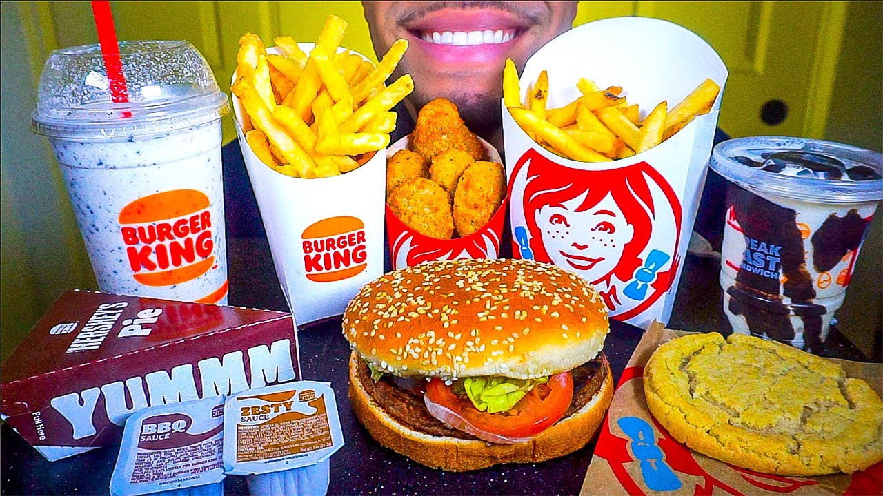 ASMR WENDY'S VS BURGER KING MUKBANG CHICKEN NUGGETS THIN MINTS FROSTY WHOPPER CHOCOLATE PIE EATING