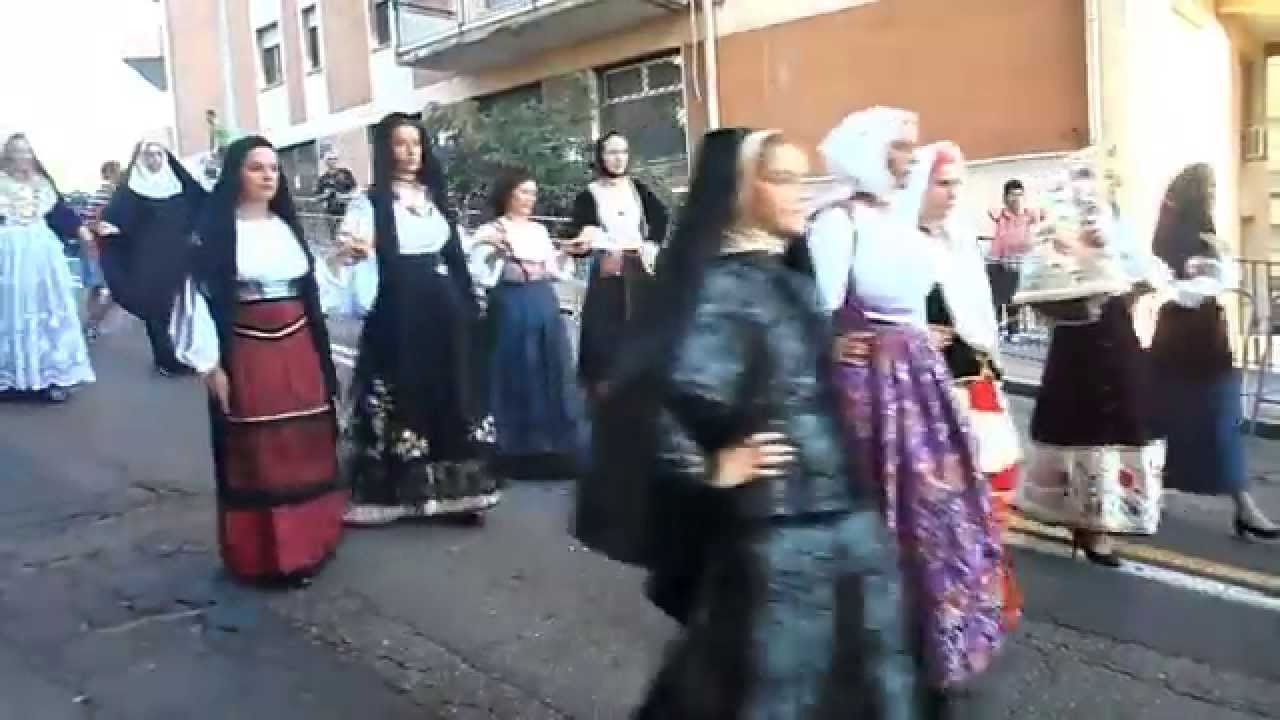 Donne in costume sardo