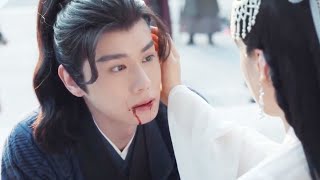 Seeing the prince vomiting blood and falling in front of her, Hua Zhi ran over and hugged him