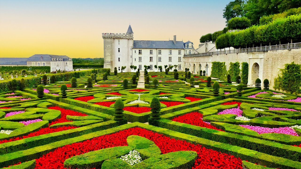 Courtyards and Gardens - Château de Fontainebleau