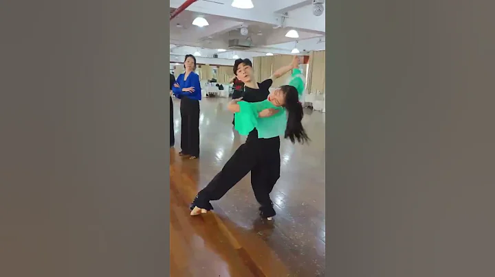 徐青林、李楠 turning lock to right 右转锁步 - 天天要闻