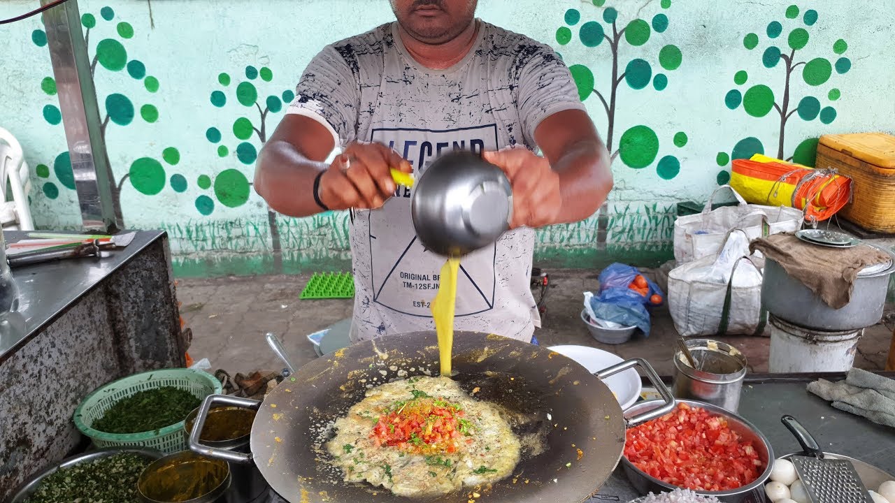 Butter Egg Keema Roll || Pintu Bhai Omelette Center || Surti egg dish || Street Food India | Tasty Street Food