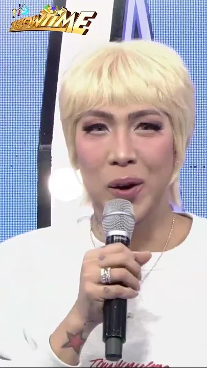Naglalaro na naman siya ng ganda-gandahan #shorts | It's Showtime