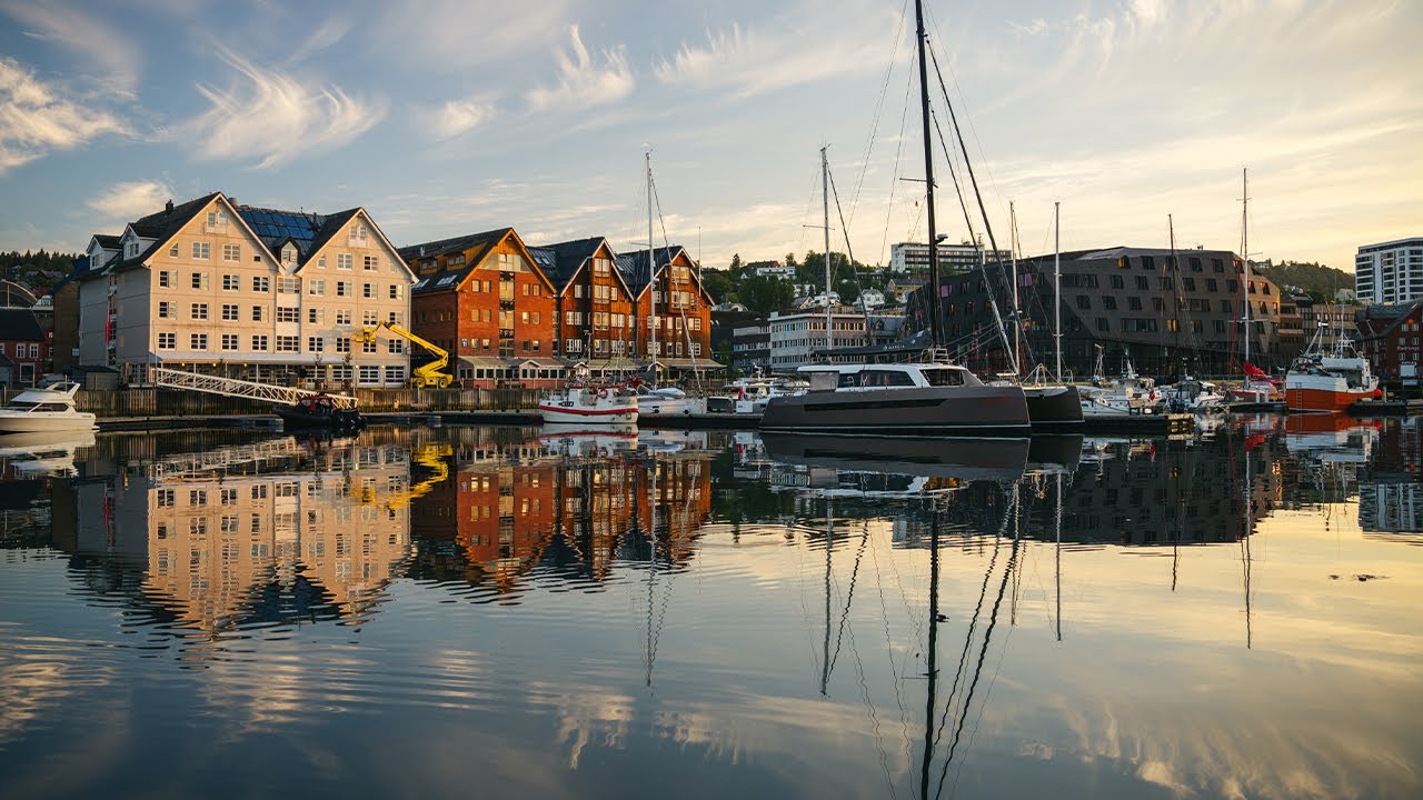 Midnightsun 3AM POV Street Photography in Tromsø, Norway