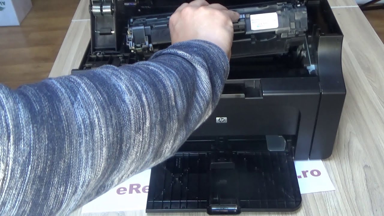 Stræde husdyr afkom Replacing a Print Cartridge HP LaserJet Pro M1132 - M1212nf CE285A - YouTube