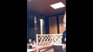 KISS - THIS is how you order at a restaurant