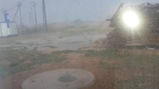 Сегодняшний ураган. Крым.(Сегодня 11.08.16г. в Крыму прошёл сильнейший ураган с сильнейшим ветром и шквальным дождём. Ветер поднимал..., 2016-08-11T13:31:34.000Z)