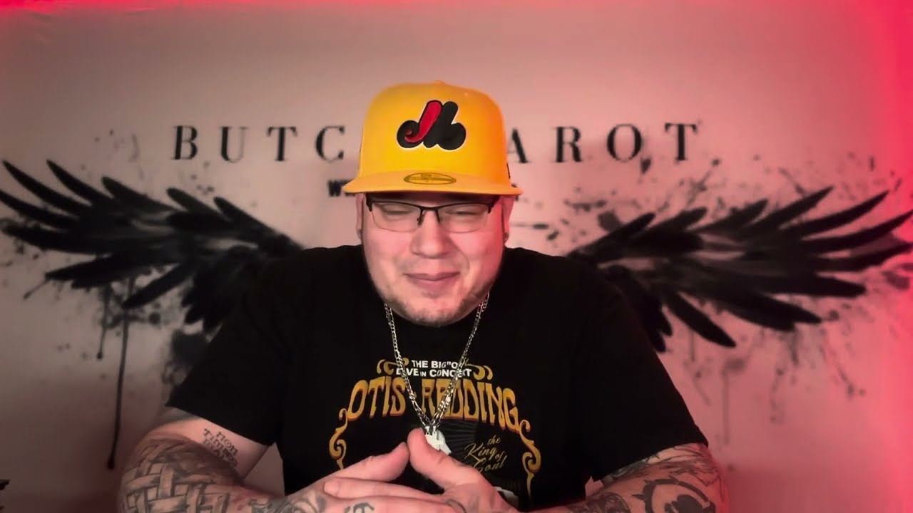 Sagittarius “They love the sh** out of you” 😘 Tarot love reading