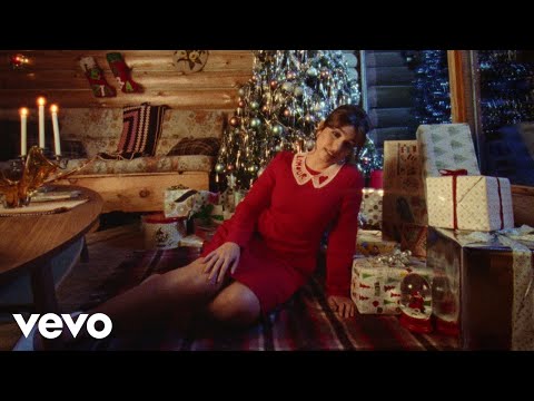 Смотреть клип Alessia Cara - Make It To Christmas