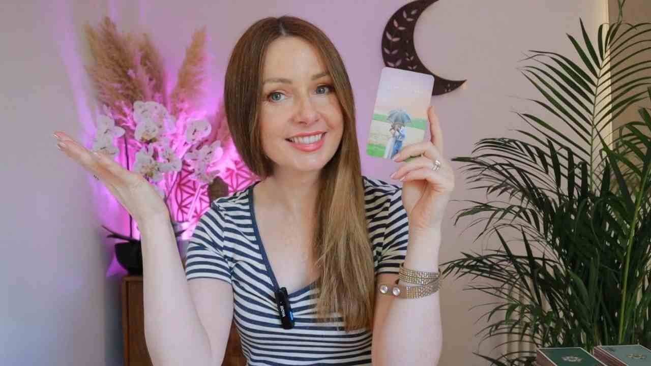 💕PREPARE FOR THIS PERSON TO START CHASING YOU! 💖🔔🌙/ love tarot