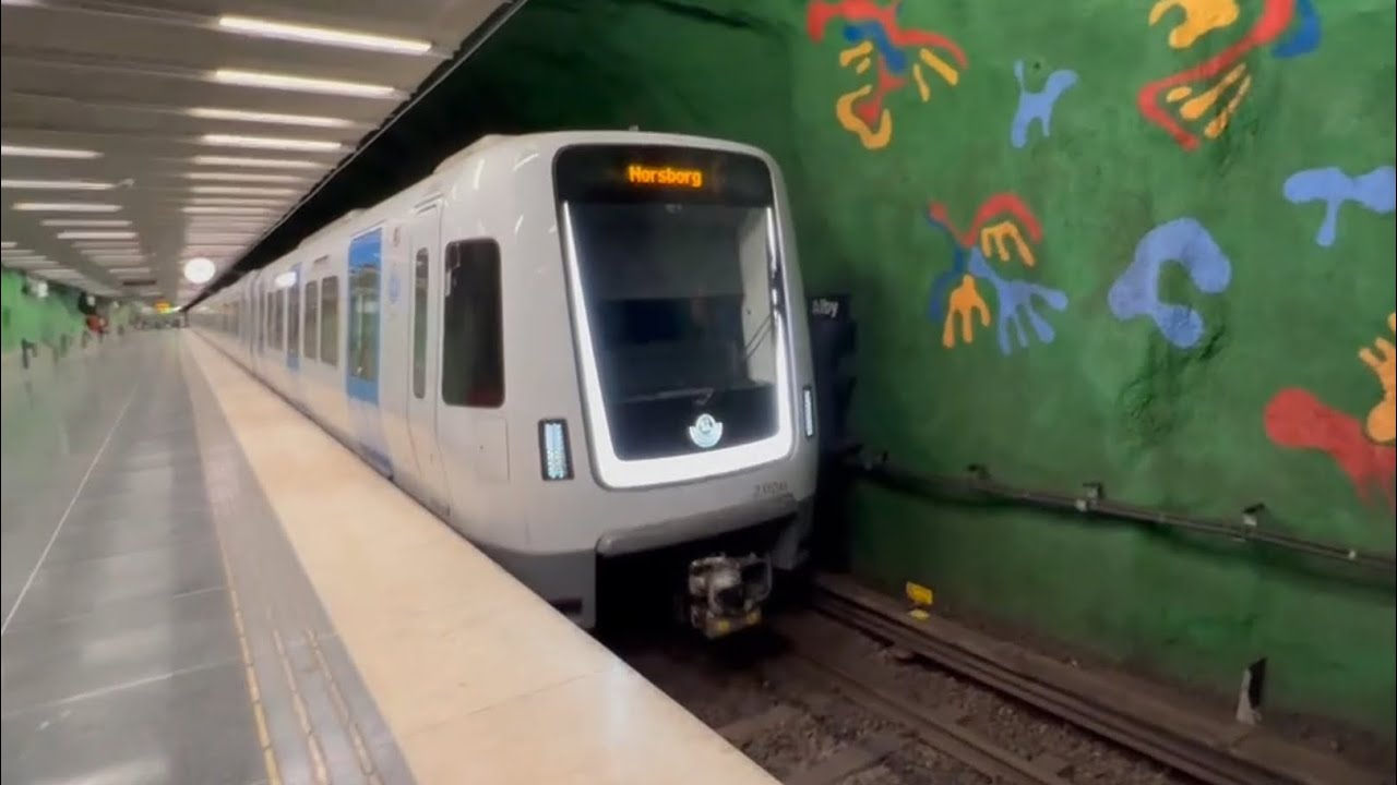 C20 och C30 tunnelbana vid Alby