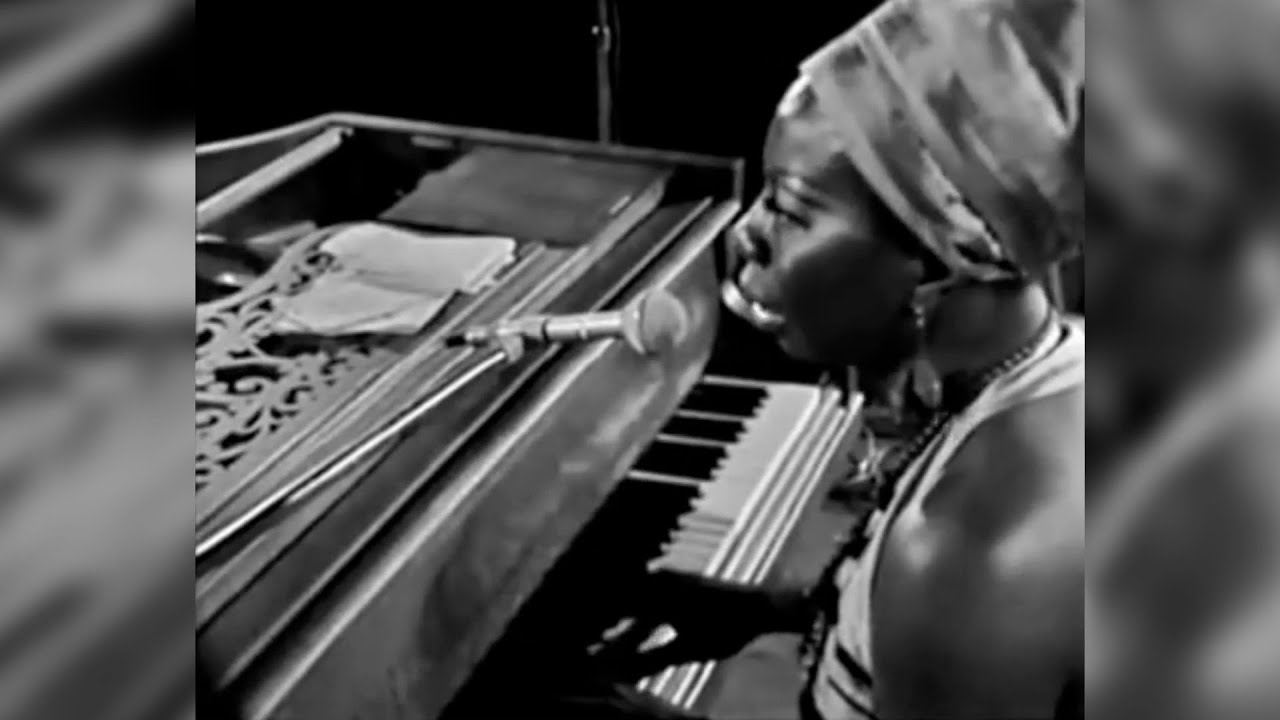 Nina Simone playing the piano (1965)