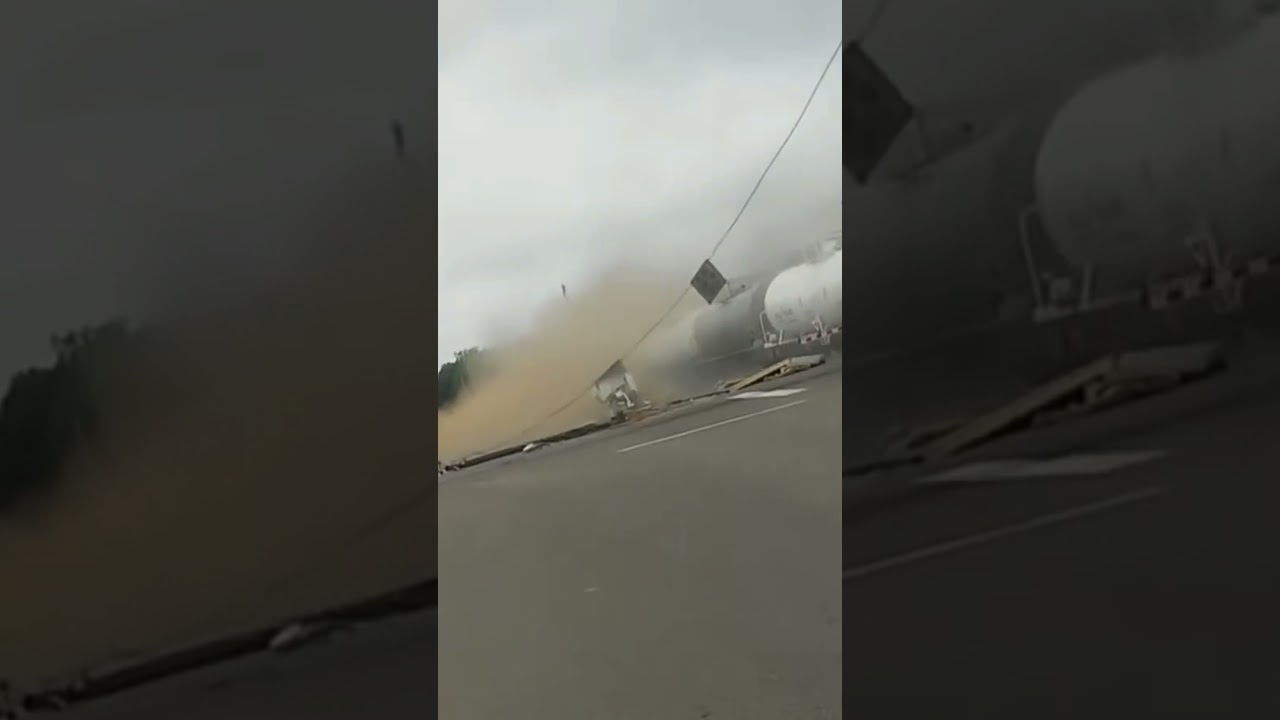 You can't win with the train on the road / Car Crash Dashcam  / 