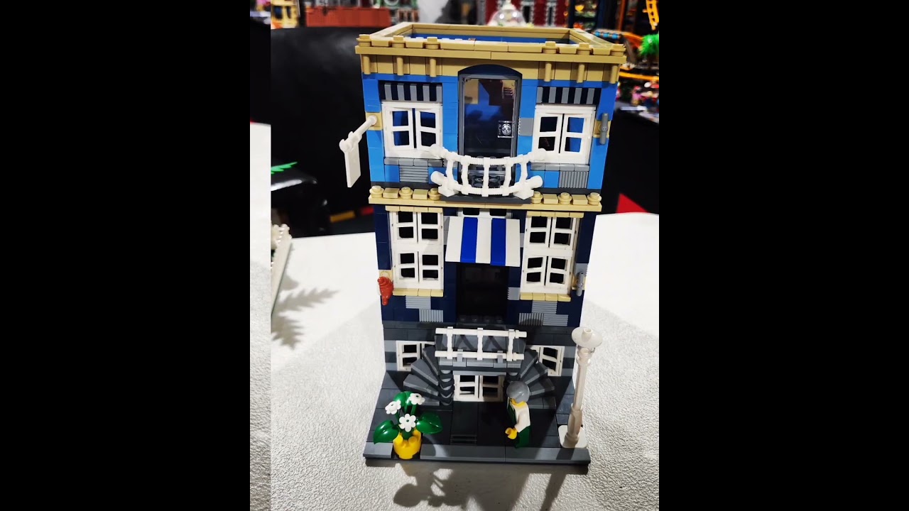 Market Street Modular with 3 minifigure. 
