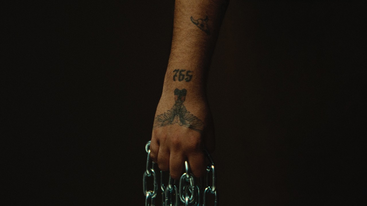 Guarda Kayps - 765 (Official Music Video) su YouTube Guarda Kayps - 765 (Official Music Video) su YouTube