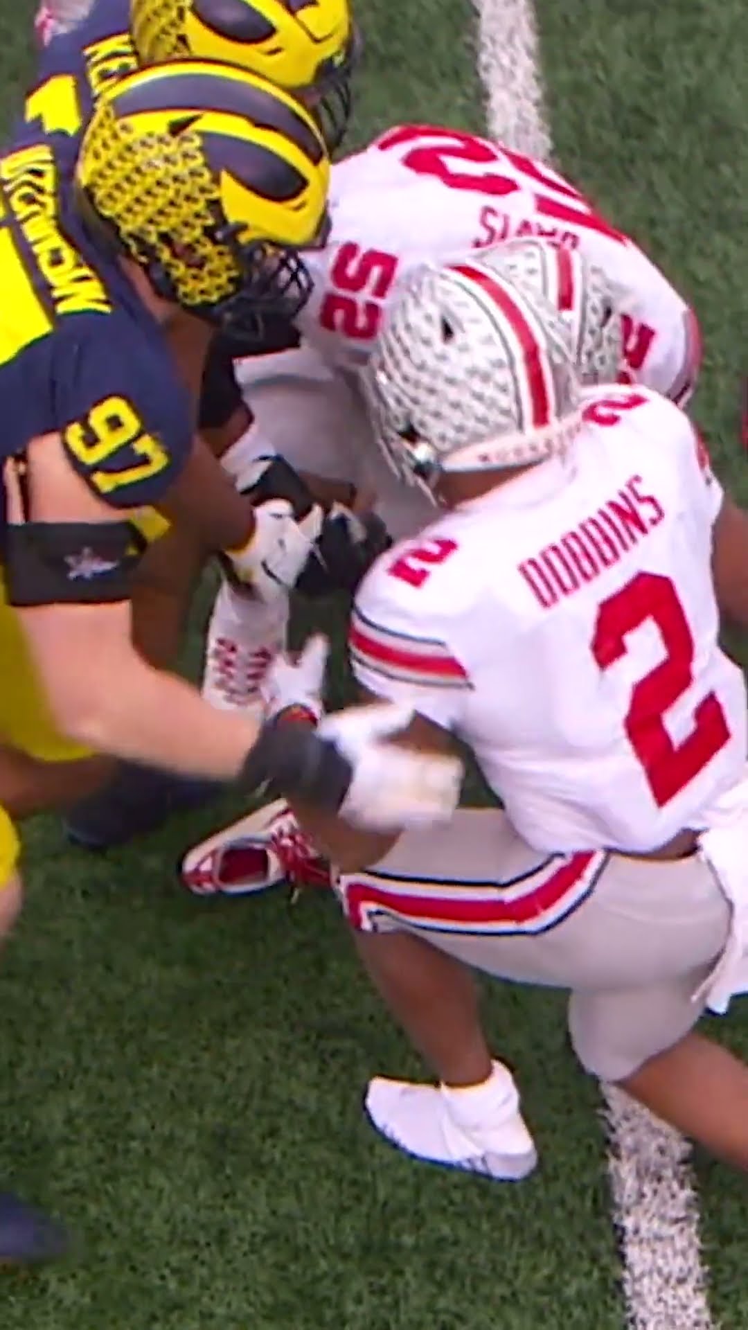 Michigan players tried to take off J.K. Dobbins shoe ? ?  #cfb #thegame #osu #michigan