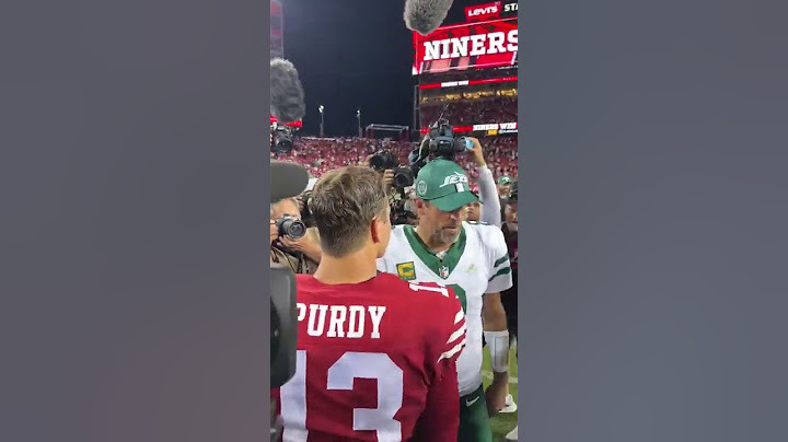 Brock Purdy and Aaron Rodgers dap it up after the 49ers win over the Jets 🦅🏀 📸