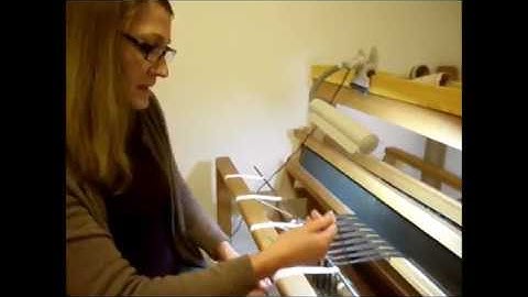 How to Weave on a Loom - Video 20 - Floating Selveges