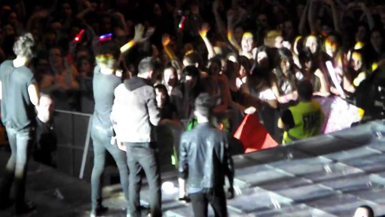 1D CONCERT MADRID (SPAIN) 05-24-2013 NIALL AND HARRY DANCING, AND 