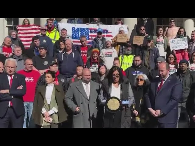 Unvaccinated Nyc Workers Demanding Their Jobs Back