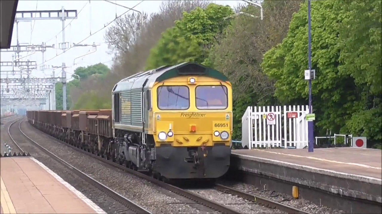 Freight trains at Cholsey 20/4/2017