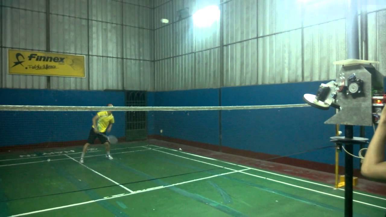 Máy hỗ trợ luyện tập cầu lông đầu tiên tại VN - YouTube