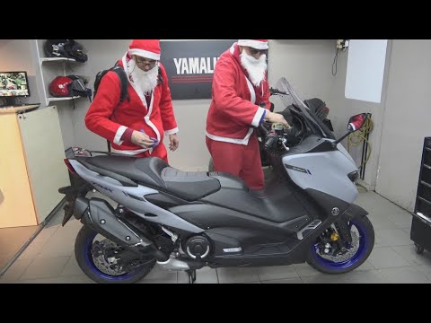 Santa Claus Unboxing The 2020 YAMAHA T-MAX 560cc Scooter (what A Gift... Thanks Santa)