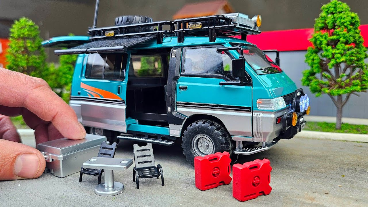 Mitsubishi Delica 1:24 Diecast – Lights, Sound & Working
