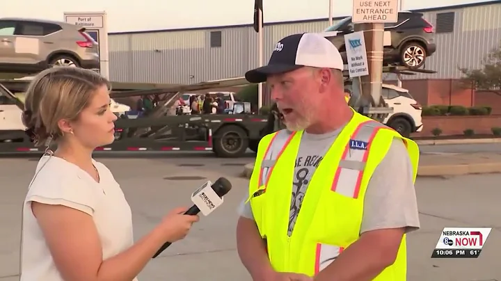 Dockworkers' union to suspend strike until Jan. 15 to allow time to negotiate new contract