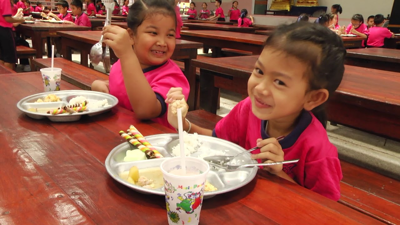 13 มิ ย 2561 ผู้ว่าฯ อ่างทอง ตรวจเยี่ยมการจัดเลี้ยงอาหารกลางวันให้แก่นักเรียนโรงเรียนอนุบาลวัดอ่างทอ