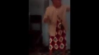 Nenek masih lincah joget bujang ganong