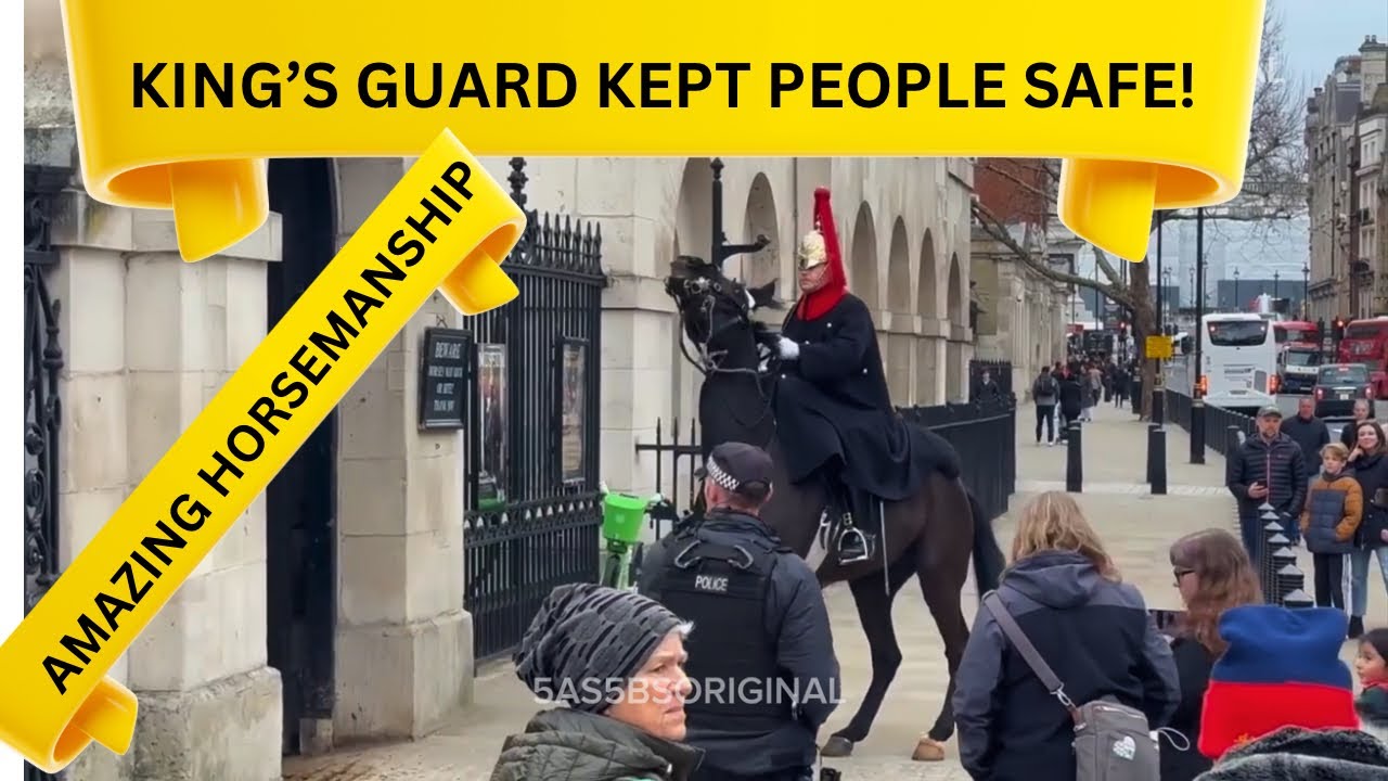 AMAZING SKILLS THE KING’S GUARD KEPT EVERYONE SAFE WHEN THE HORSE KEPT FREAKING OUT!
