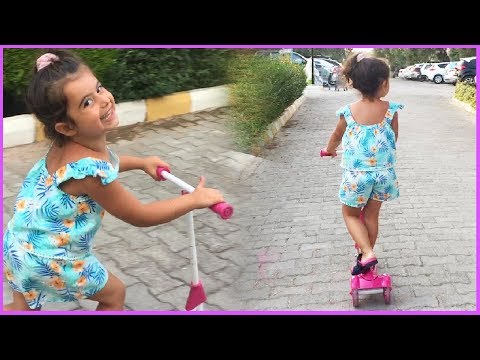 Yazlıkta Scooter KayKay Keyfi, Havuz Kenarına Gittik l Eğlenceli Çocuk Videoları