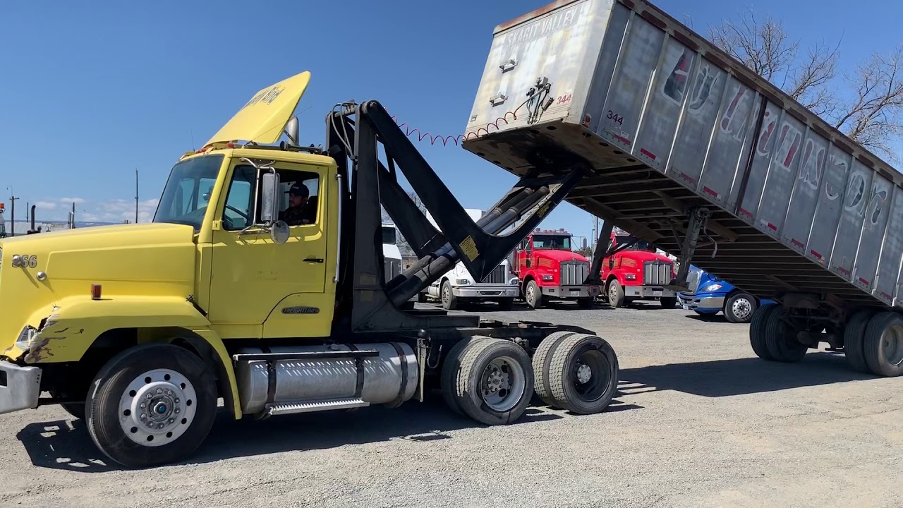 Lot 104 1988 Freightliner Truck w/Callahan Lift YouTube