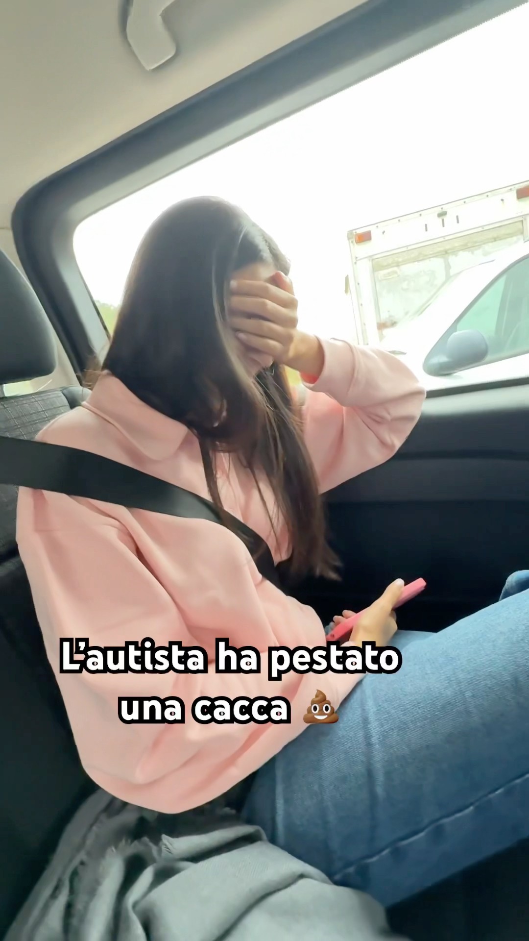 L’autista ha pestato una CACCA.. che puzza! ?