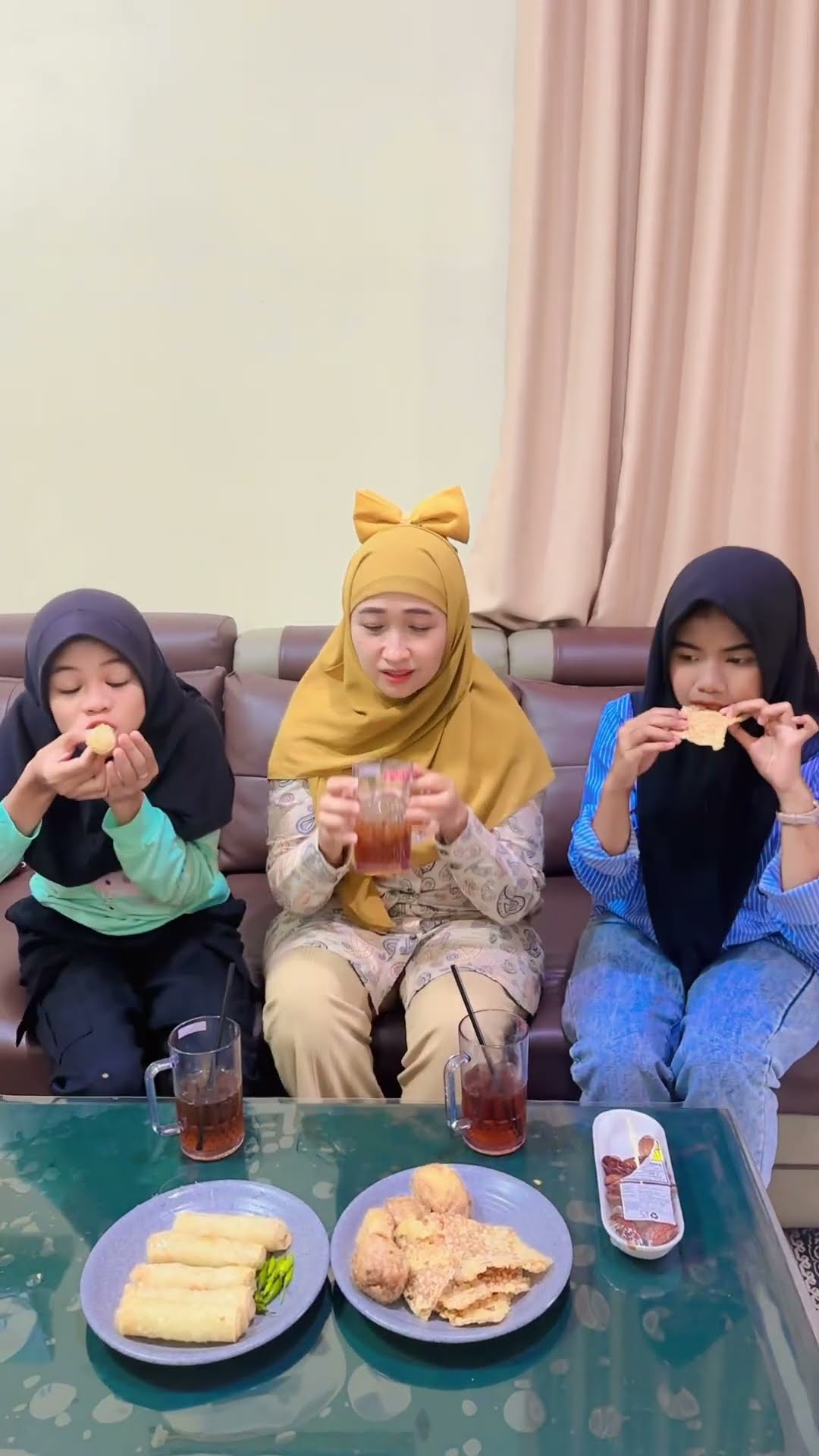 MAKANYA BERDOA DULU SEBELUM BUKA PUASA ? KENA PRANK KAN