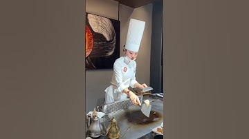 Amazing Knife Skills using an Egg, Chinese Teppanyaki !