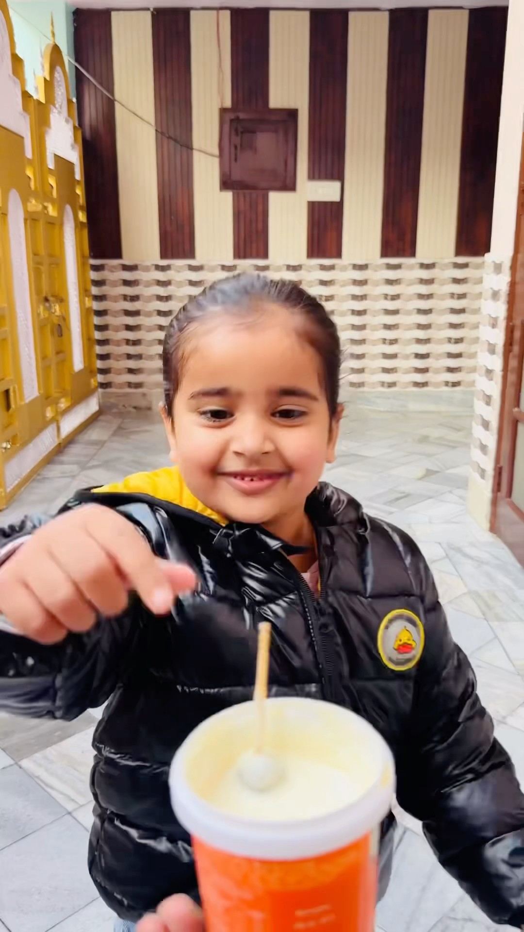 Anaya Ko Mirchi Khane Se Bacha Liya Mumma Ne ?