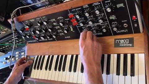 1972 Moog Minimoog plus rare 1125 Sample-Hold Controller
