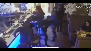 Бывший сотрудник ОМОНа Росгвардии затеял драку в баре в итоге которой погиб.