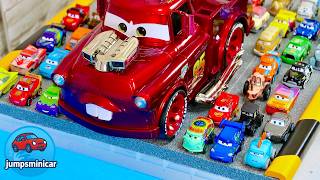ミニミニカーズ　希少　ドリッピー　ディズニー　カーズ　ミニカー　散水車 Disney Pixar Cars Minicar ☆ 小っちゃいサイズのカーズが坂道を走っ