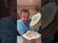 Si Ves Esta Gelatina Blanca Dentro de un Coco, NO la Tires
