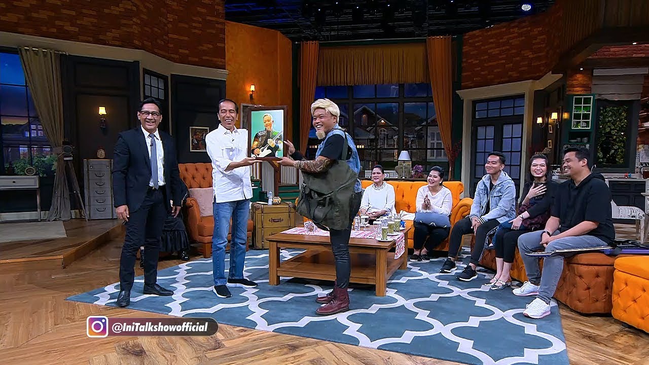 Spesial Keluarga Bapak Jokowi : Presiden Jokowi Mendapat Poster James Hetfield (5/5)