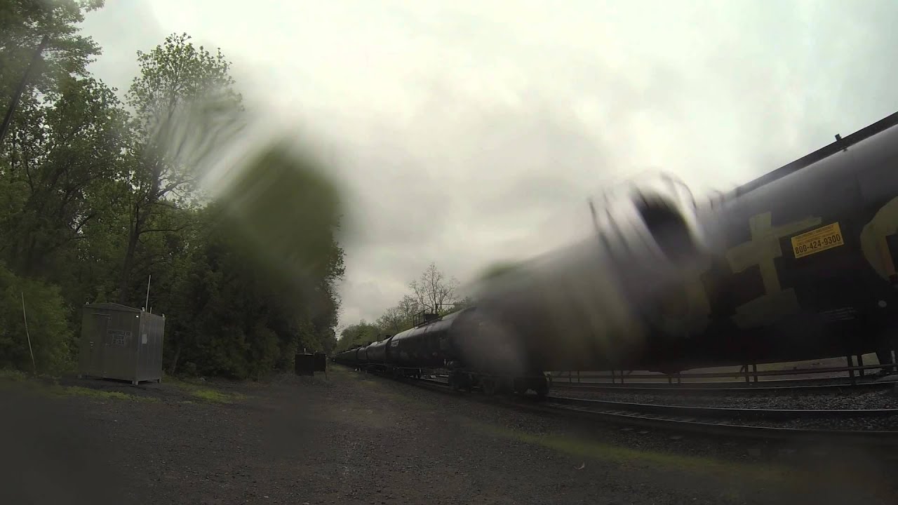 CN and CSX switcher pull train - YouTube