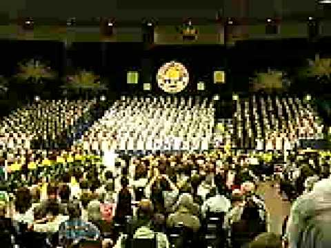 Punahou's Class of '08 sings Taylor Hicks' "Do I Make You Proud" at their commencement ceremony yes the whole class sings, the musicians even pre-recorded their music so they could sing with the rest of the class.