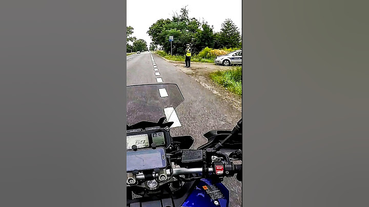 Niepocieszony policjant z suszarką 😑 #motocykle #motocykliści #policja #polska #zupawystygła #shorts
