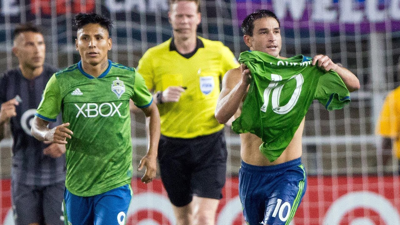 GOAL: Nicolás Lodeiro converts a PK to level the match in the 91st